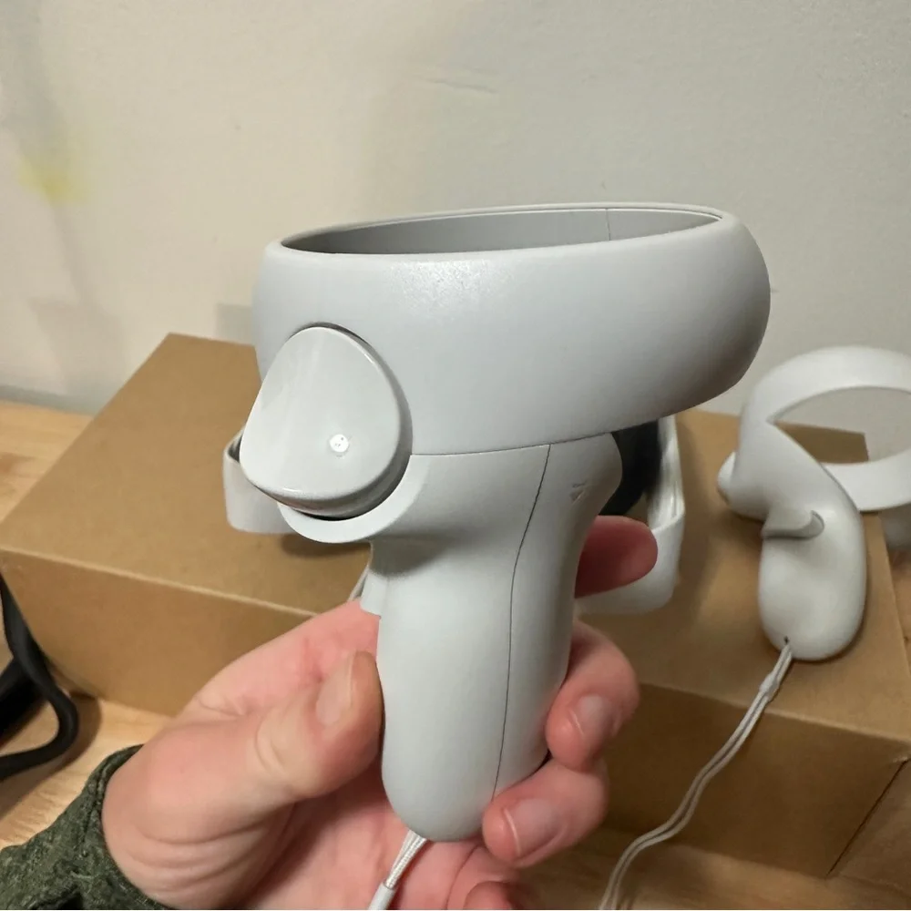 Meta Quest 2 128GB VR Headset White, Excellent Condition No charger Included